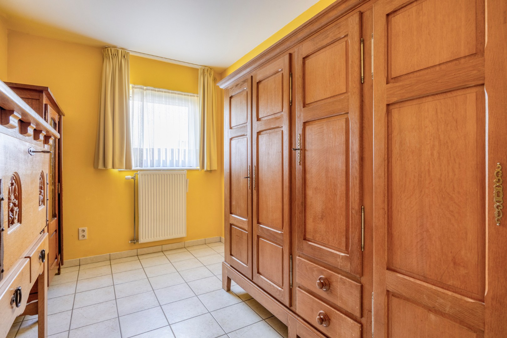 Gelijkvloers appartement met 3 slpk., ruim terras en ondergrondse garagebox in hartje Leopoldsburg 