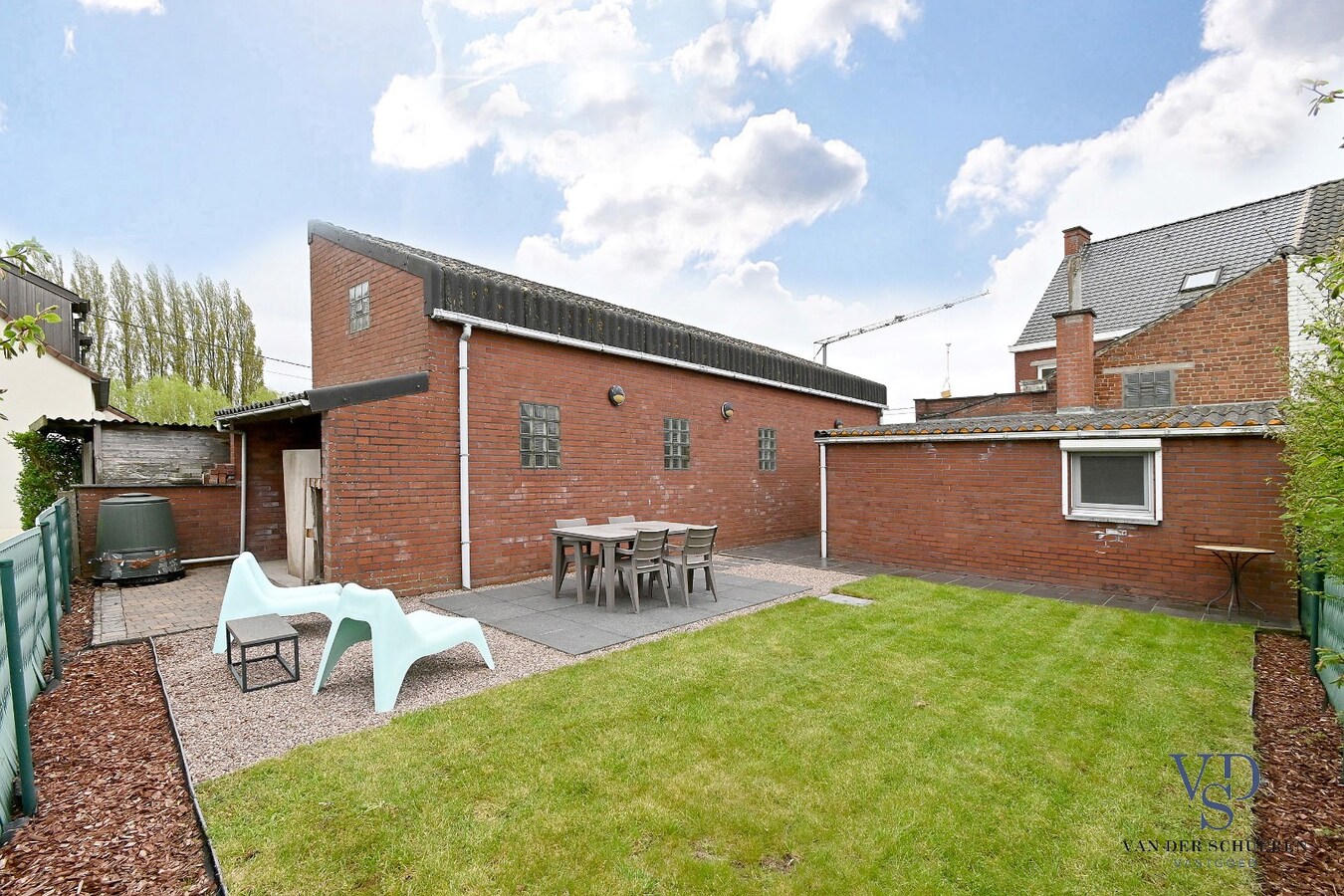 Tijdloze gezinswoning nabij de Schelde. 