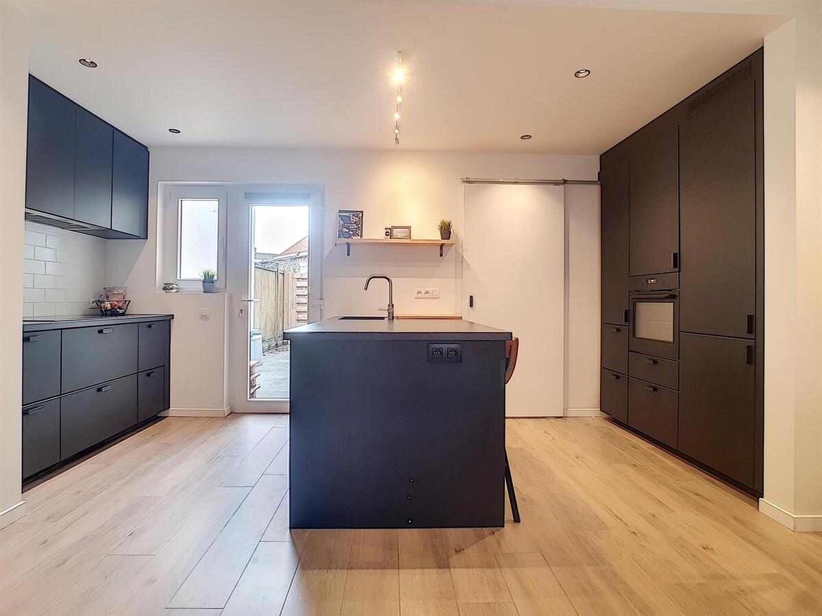 Ruim, knap gerenoveerd 1-slaapkamerappartement  met terras  - Heist 