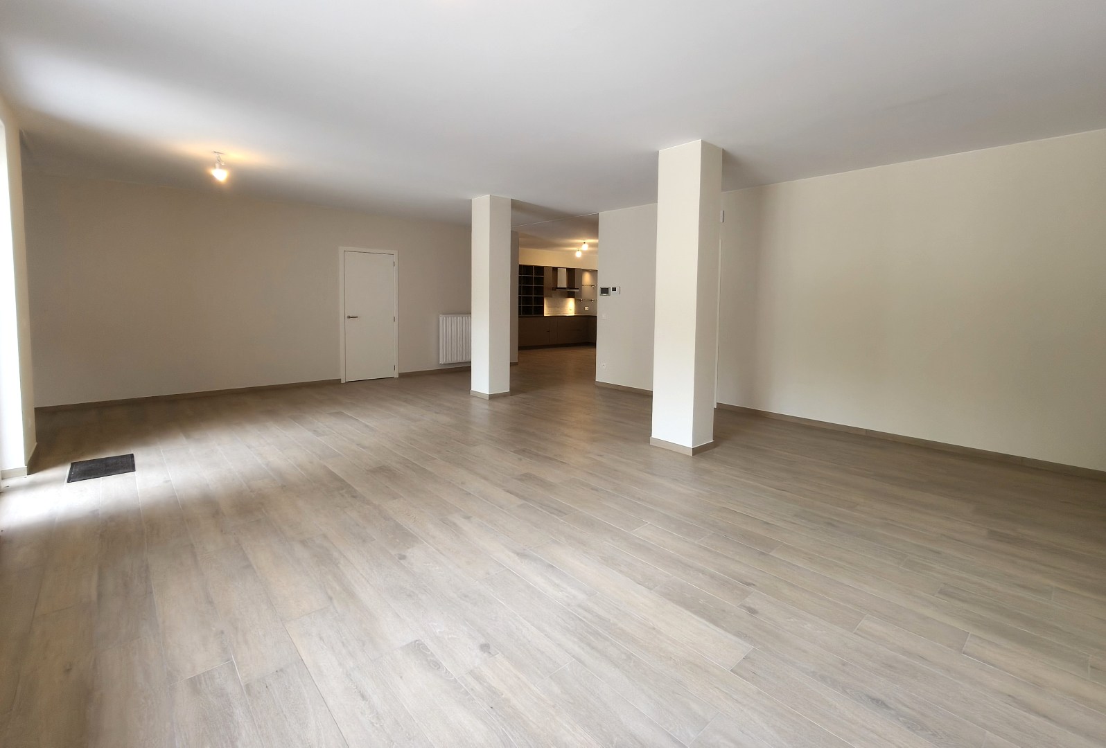 LUXE APPARTEMENT MET GROOT TERRAS - GELIJKVLOERS 