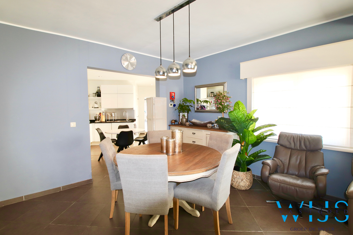 Tof woonhuis op een ideale locatie in OOSTEEKLO ! 