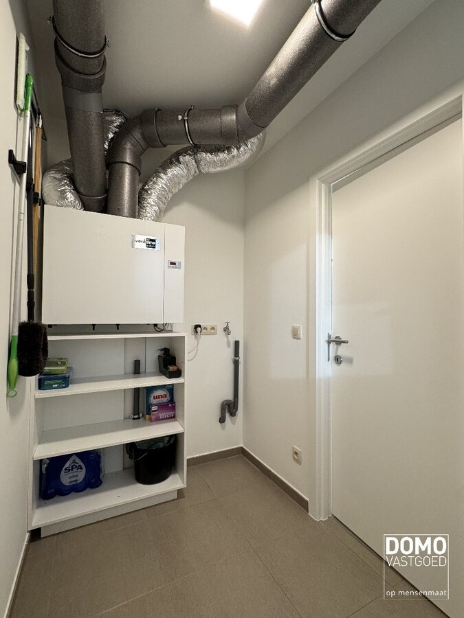 Ruim gemeubeld 2-slaapkamer appartement met terras in Kermt 