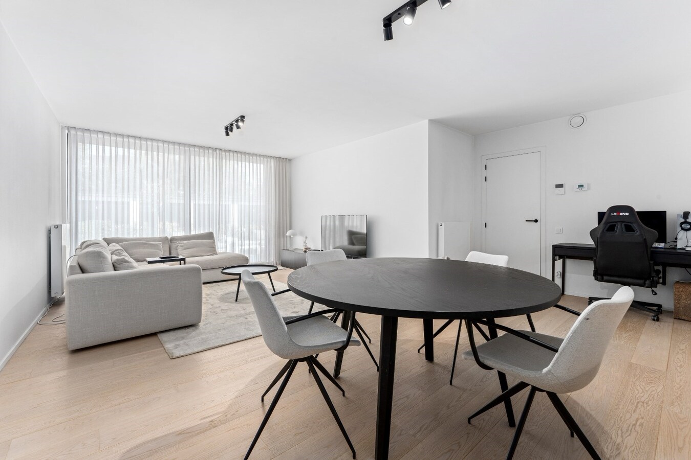 Instapklaar appartement met 2 slaapkamers en autostandplaats te Koekelare 