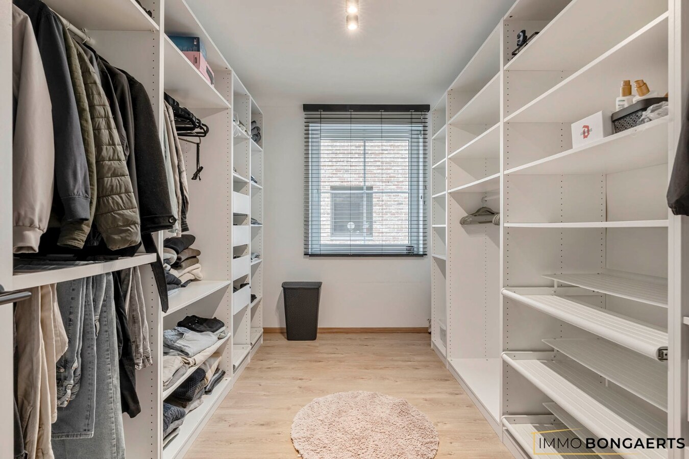 Recente gezinswoning met 3 slaapkamers 