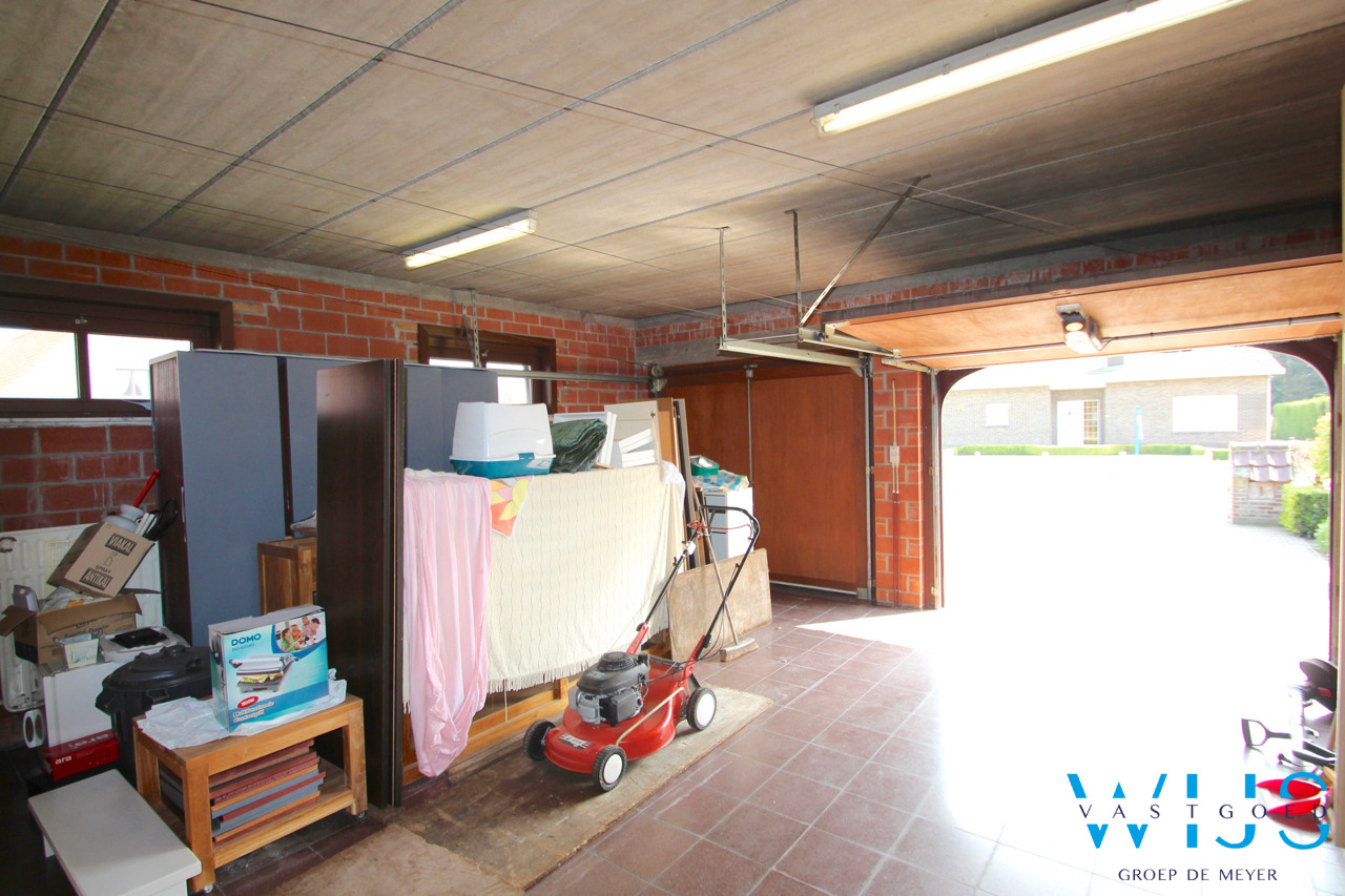 Prachtige instapklare en ruime woning op 1547m²  te OOSTEEKLO 