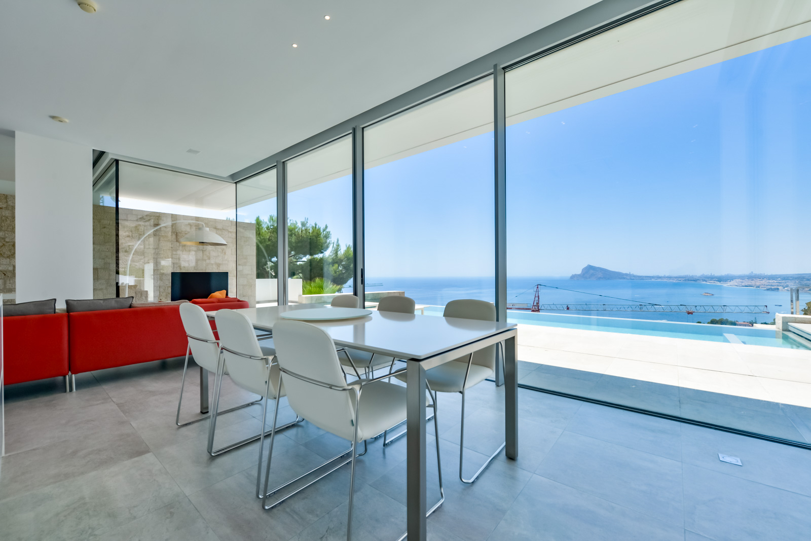 Luxe architectenvilla in Mascarat – Altea met panoramisch zeezicht en extra bouwgrond 