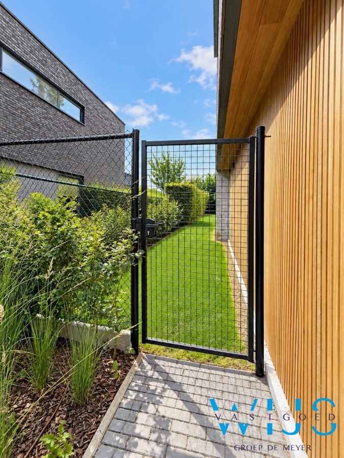 High-end gelijkvloers appartement met tuin te Lembeke ! 