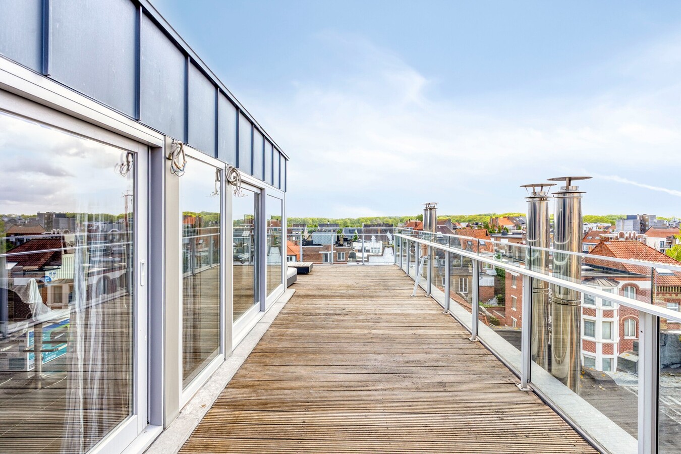 Penthouse ensoleillé avec une très grande terrasse 