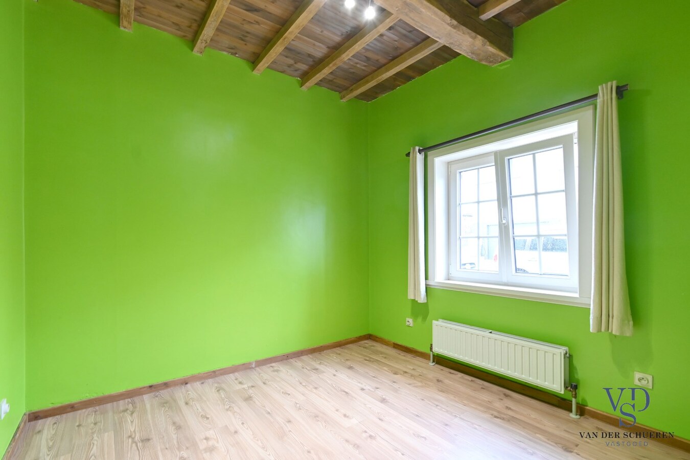 Charmante hoeve met stallen 