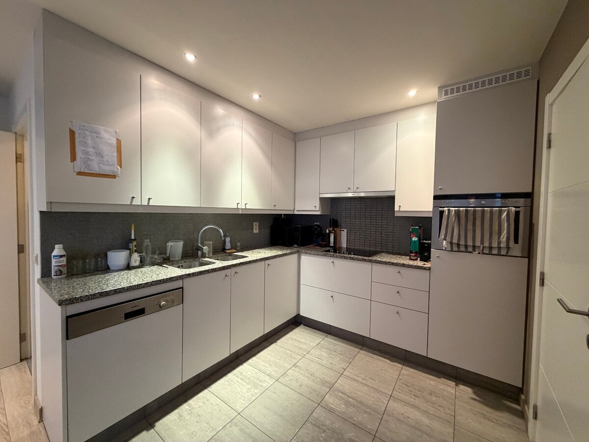 Gelijkvloers app. nabij het Carlos Dierickxplein te Asper. 