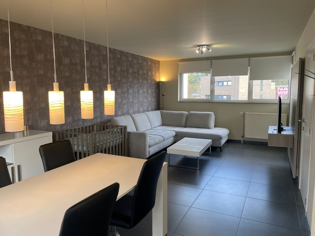 Verzorgde bel-etagewoning met 3 slpk, terras, patio  en garage nabij het centrum van As. 