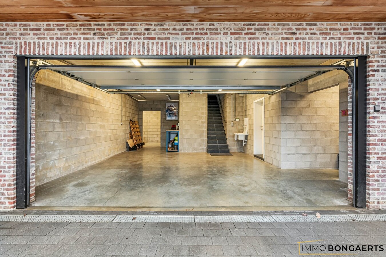 Prachtig afgewerkte woning met praktijkruimte 