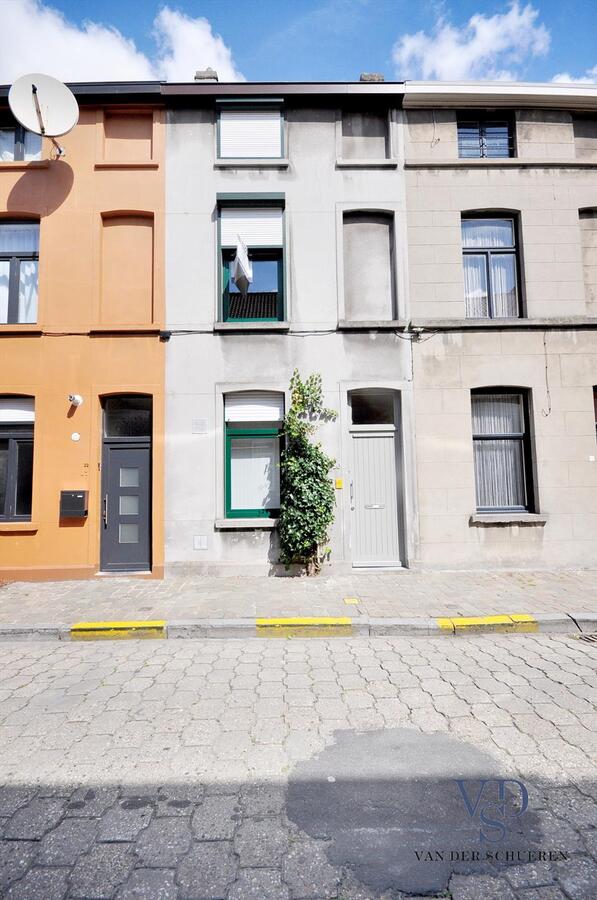 Hippe woning  op amper 350 m van het  UZ !   TOPPER !! 