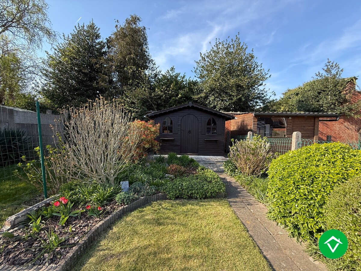Centraal gelegen woning met 3 slaapkamers en diepe tuin te Roeselare 