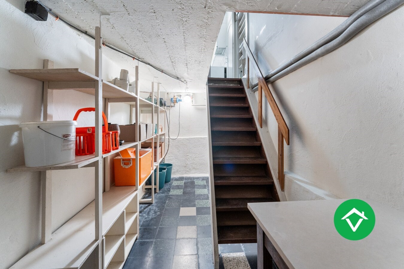 Ruime gezinswoning met vier slaapkamers en werkruimte te Kortemark 