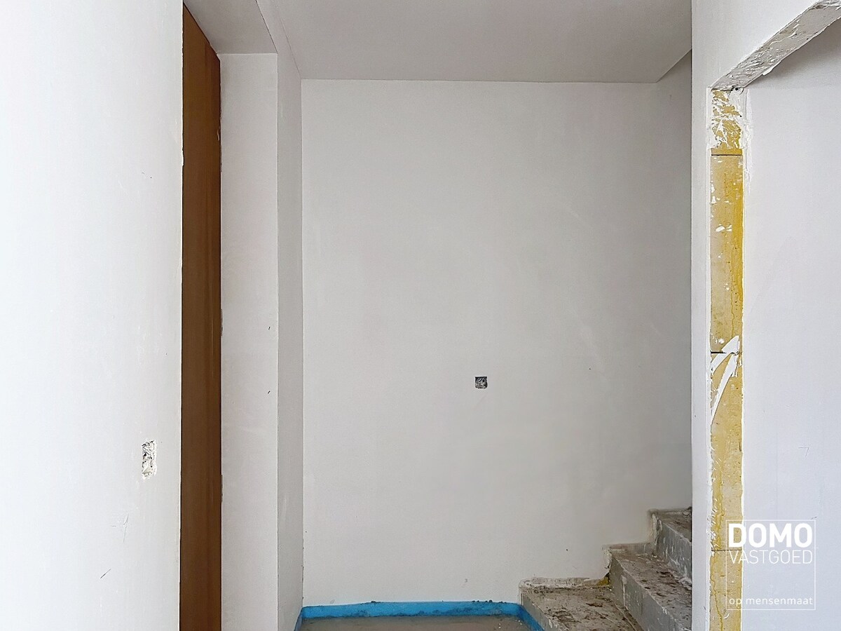 ENERGIEZUINIGE HALFOPENBEBOUWING MET 3 SLAAPKAMERS TE KERMT 