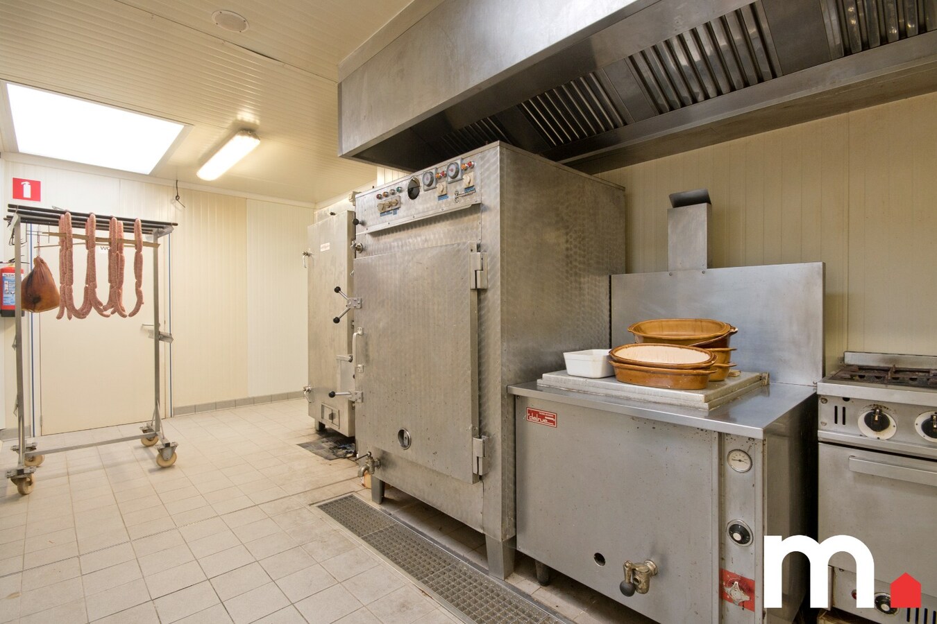 Handelspand - recent ingerichte beenhouwerij  te koop ! 