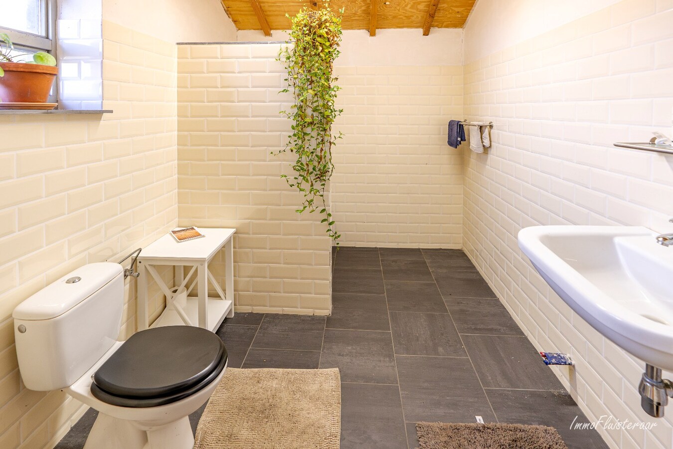 Prachtig landhuis met multifunctioneel bijgebouw, stallen en piste op ca. 5.000 m2 te Ravels (mogelijkheid tot aankoop aanpalende ca. 1 ha landbouwgrond) 