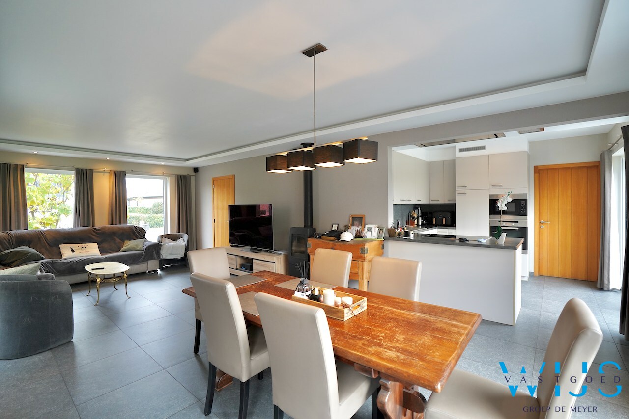 Ruime, energiezuinige gezinswoning te Oosteeklo ! 