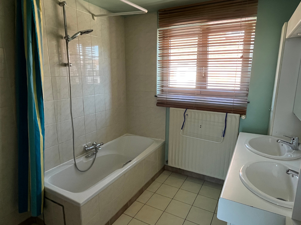 Ruim 2-slpk-appartement mét terras te Gavere-Asper 