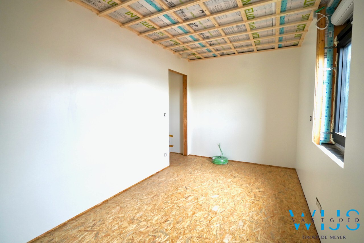 Nieuwbouw met 5 slaapkamers op een prachtig perceel te EEKLO ! 