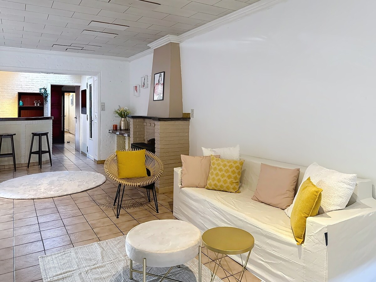 Te renoveren woning in Harelbeke met 6 slaapkamers en veel potentieel 