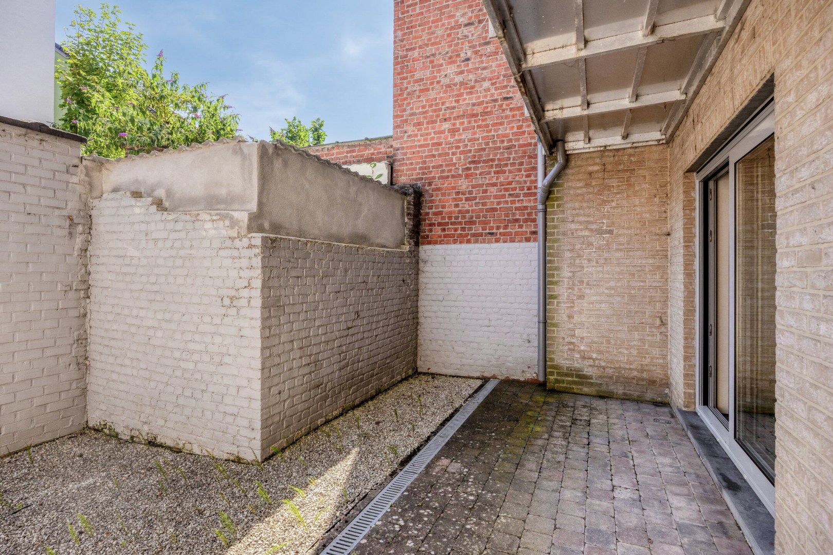 Super gelegen handelspand met buitenruimte in Kessel-Lo 