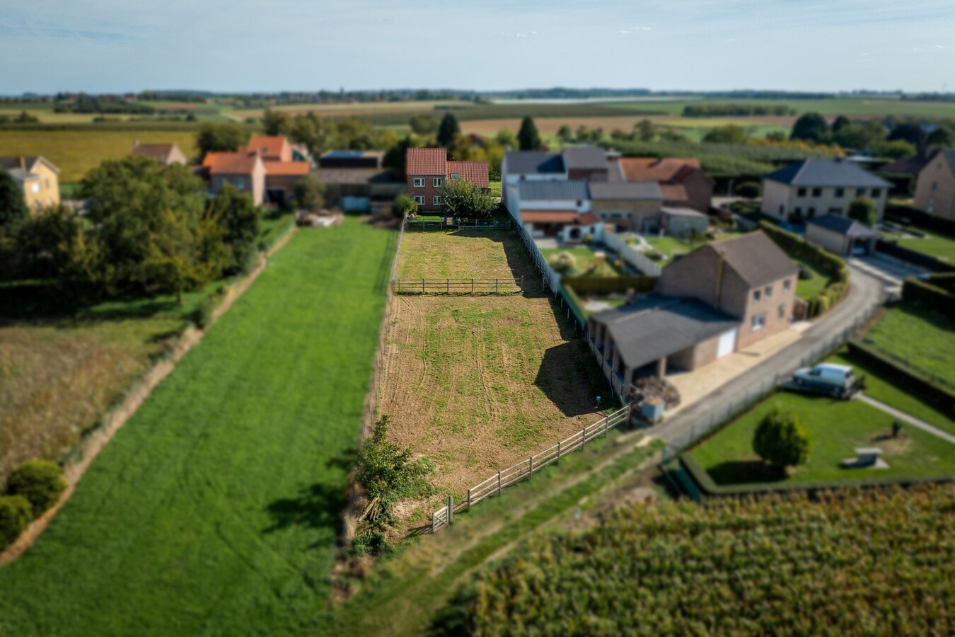 Renovated property with drained track and pasture on approximately 16 ares in Mielen-boven-Aalst. 