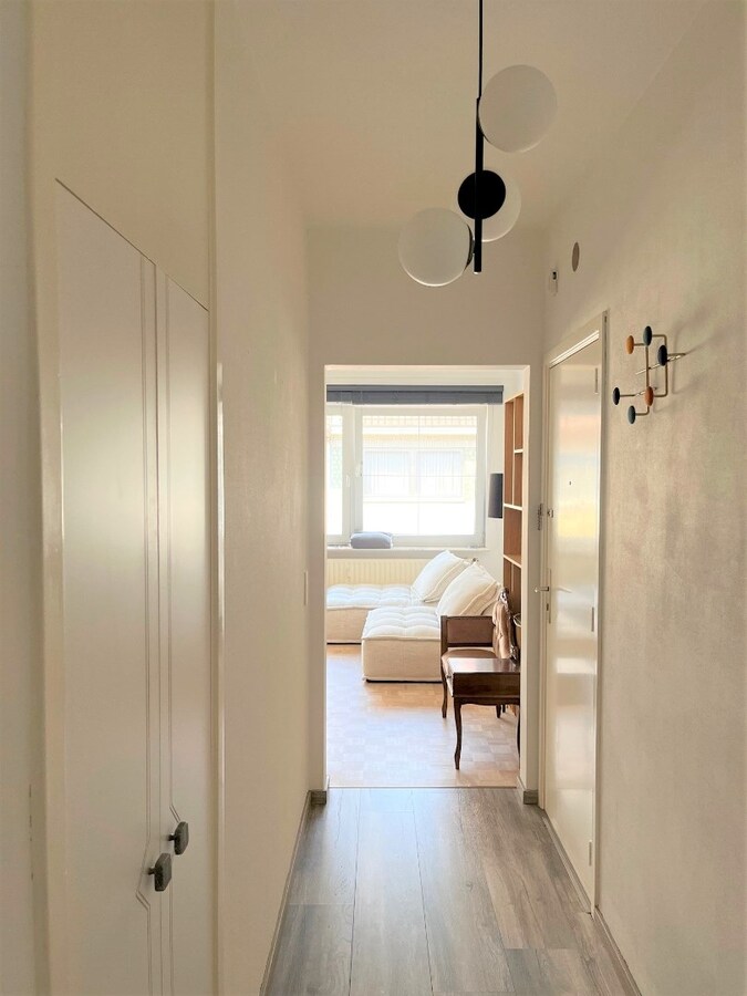 Knus gerenoveerd appartement in centrum Hasselt, vlakbij gezellige terrasjes, restaurants en winkels. 