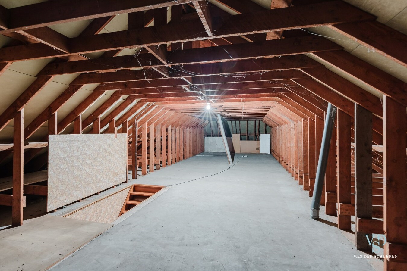 Gelijkvloerse villa.    Op 1 km van de Schelde. 