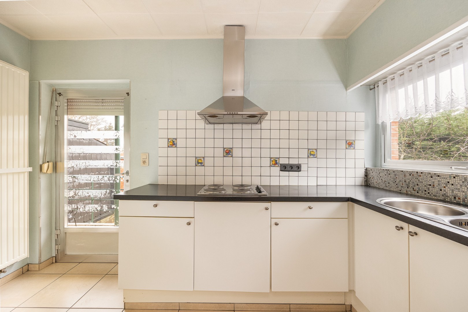 Gelijkvloers appartement met garage 