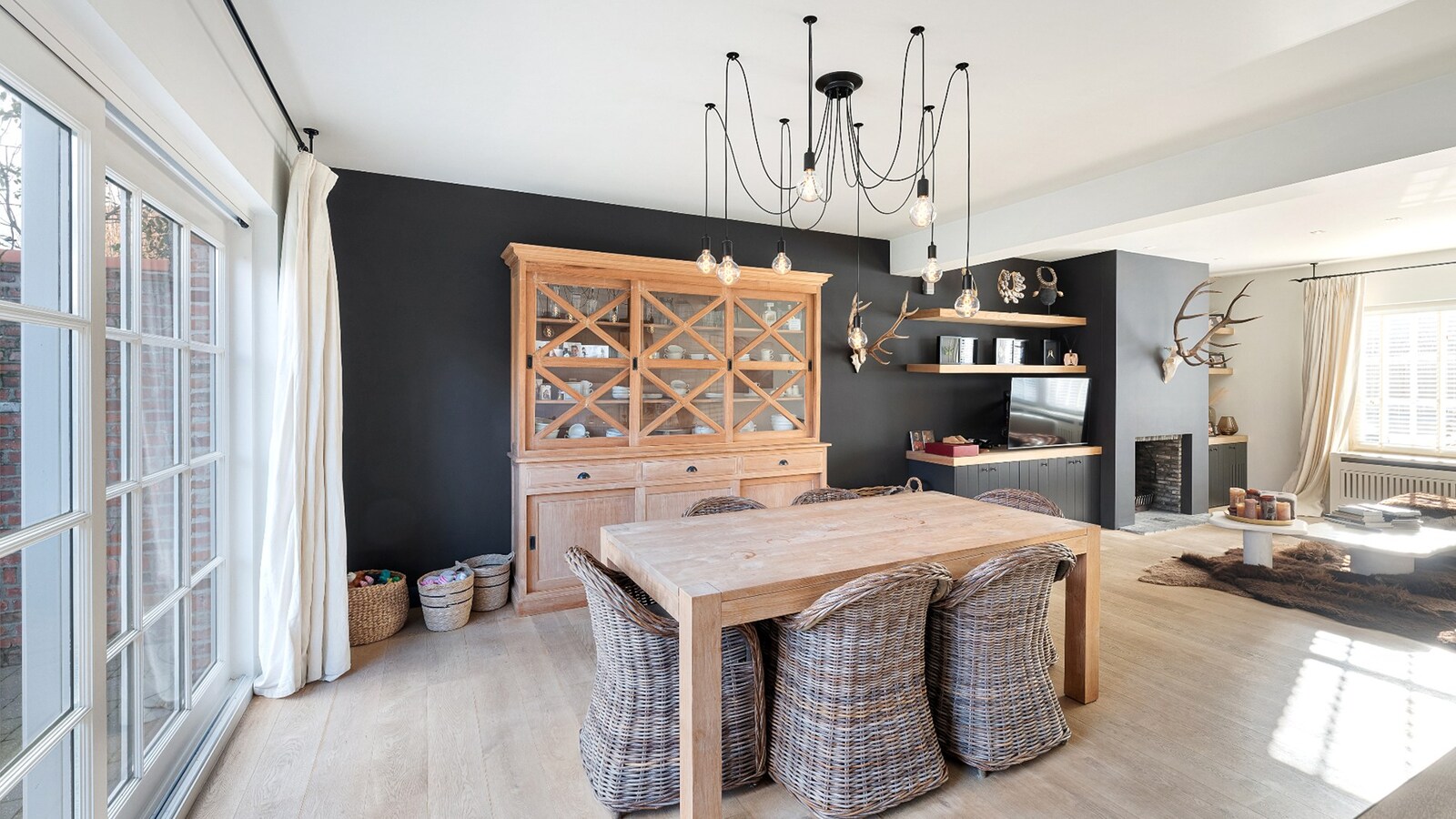 Instapklare en energiezuinige statige woning met tuin in rustige woonwijk te Knokke-Heist 