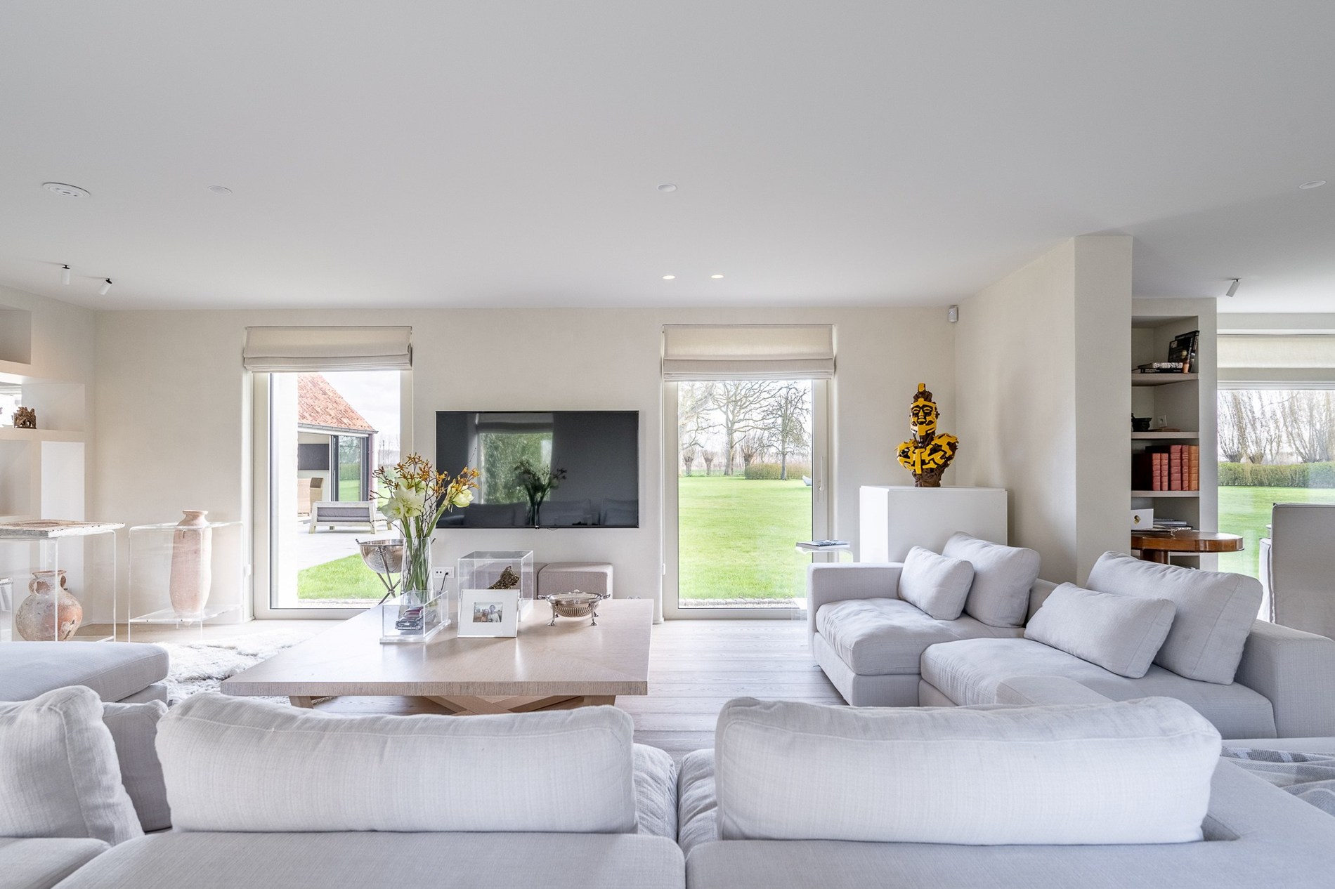 OPENDEURDAG Zaterdag 02/05 - 10u30 - 12u30 (Pereboomstraat 1 te Damme) : Uitzonderlijk gerenoveerde Hoeve met bijhuis op een domein van 1,5 hectare 