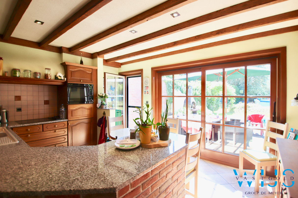 Instapklaar woonhuis met 4 slaapkamers op 936m² te Zelzate! 