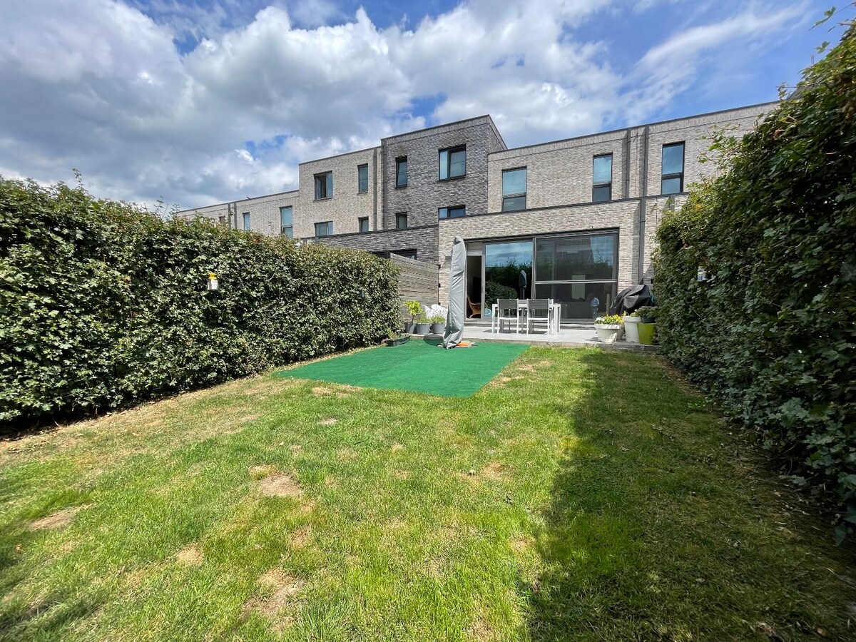 Zeer recente woning uit 2018 gelegen te Hasselt. 