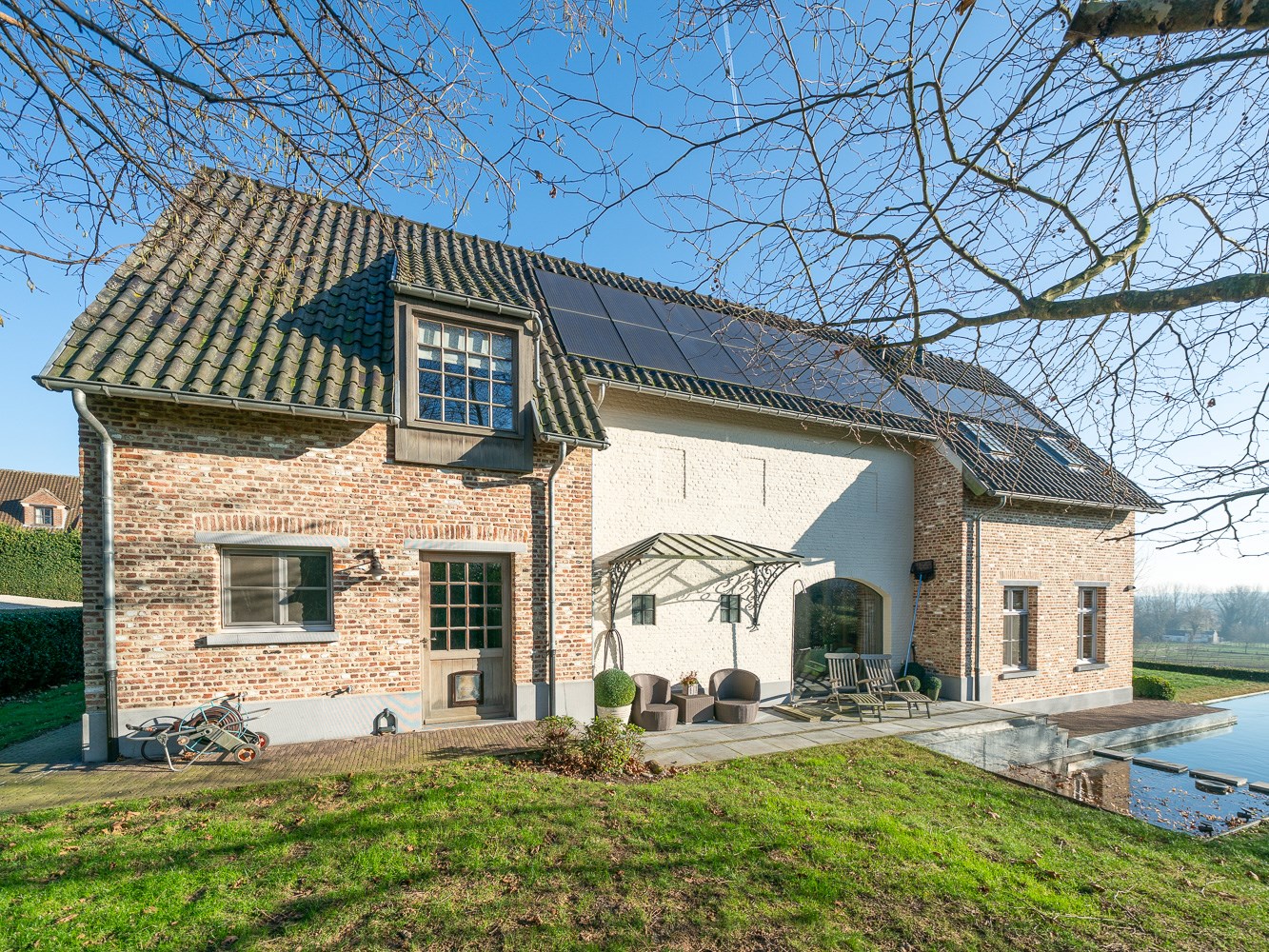 Unieke landelijke villa met zwembad en zicht op Pedevallei 