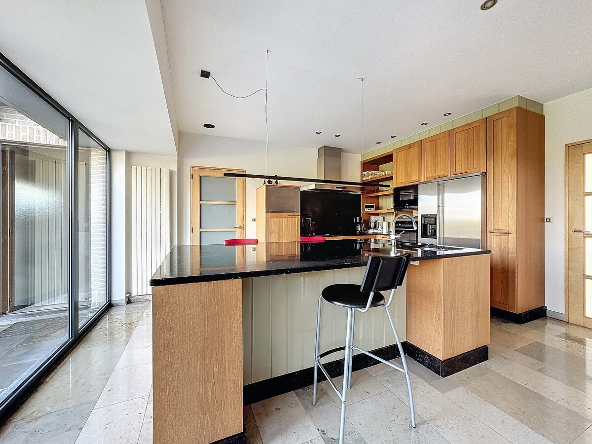 Ruime gezinswoning met knappe tuin te Erwetegem 