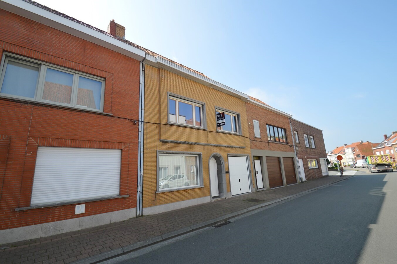 Zeer ruime gezinswoning met terras en garage - Heist 