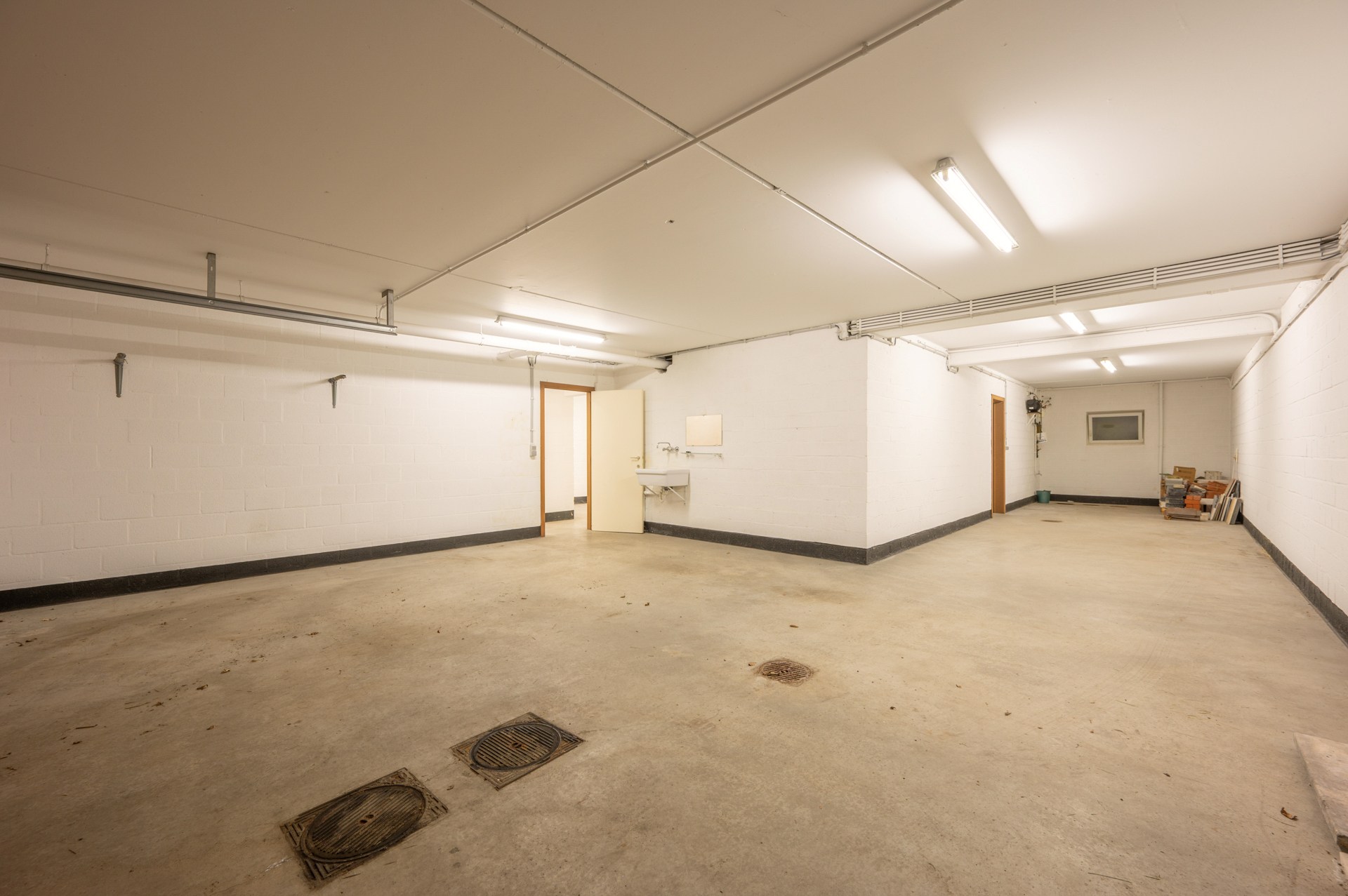 Ontdek deze karaktervolle villa, rustig gelegen in het gegeerde Duinbergen, op wandelafstand van het strand (incl. zeer ruime dubbele inpandige garage) 