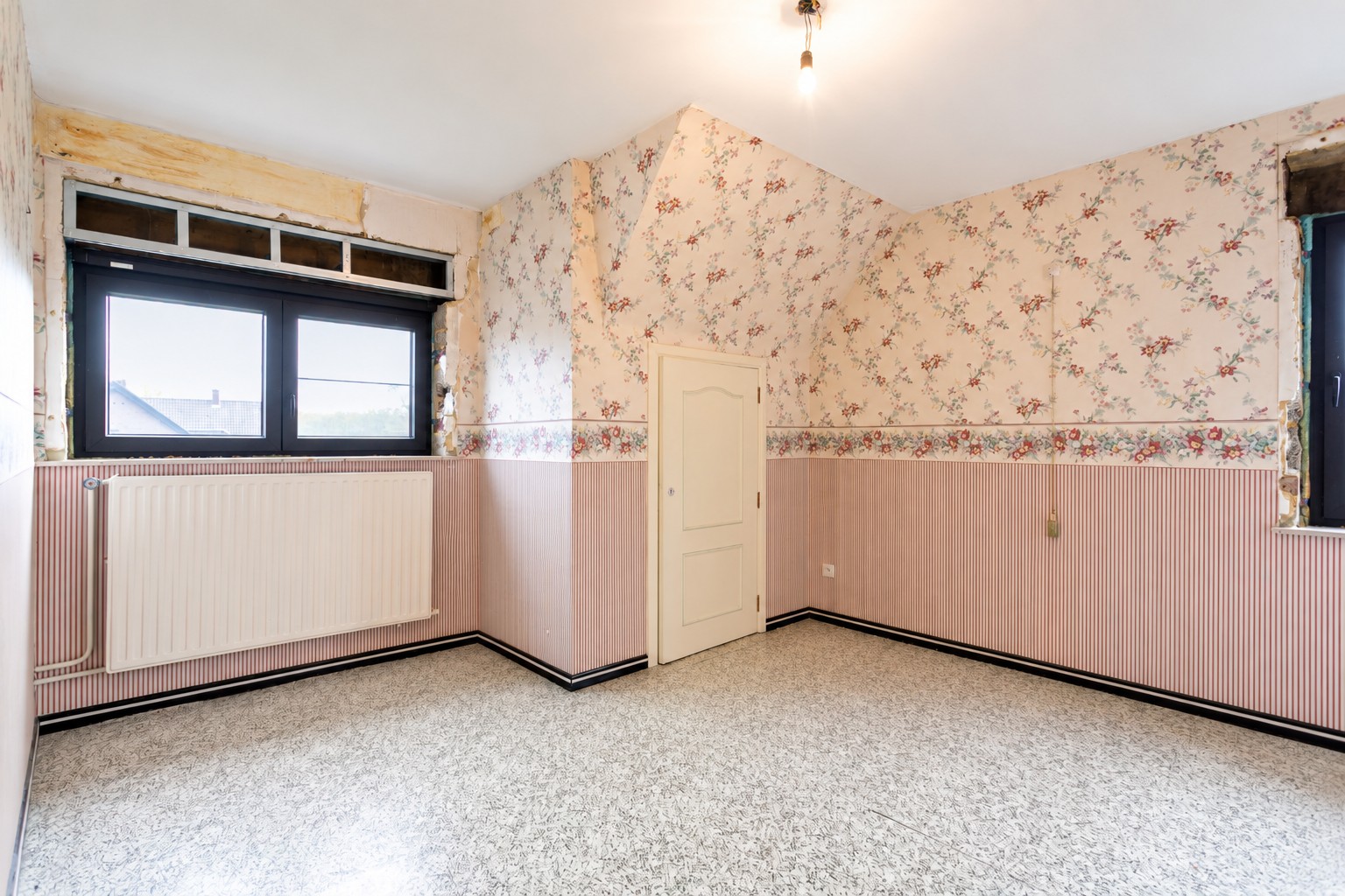 Ruime woning te Pajottegem met 4 slpks, garage en tuin op +-10a! 