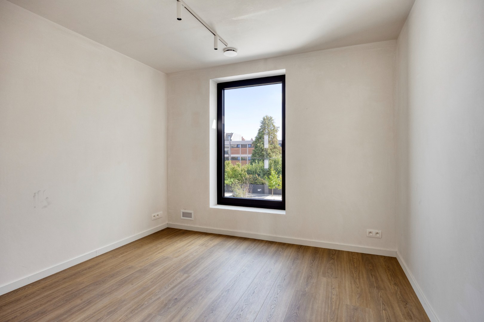 Hoogwaardig afgewerkte nieuwbouwwoning met 4 slpk. in centrum Geel 