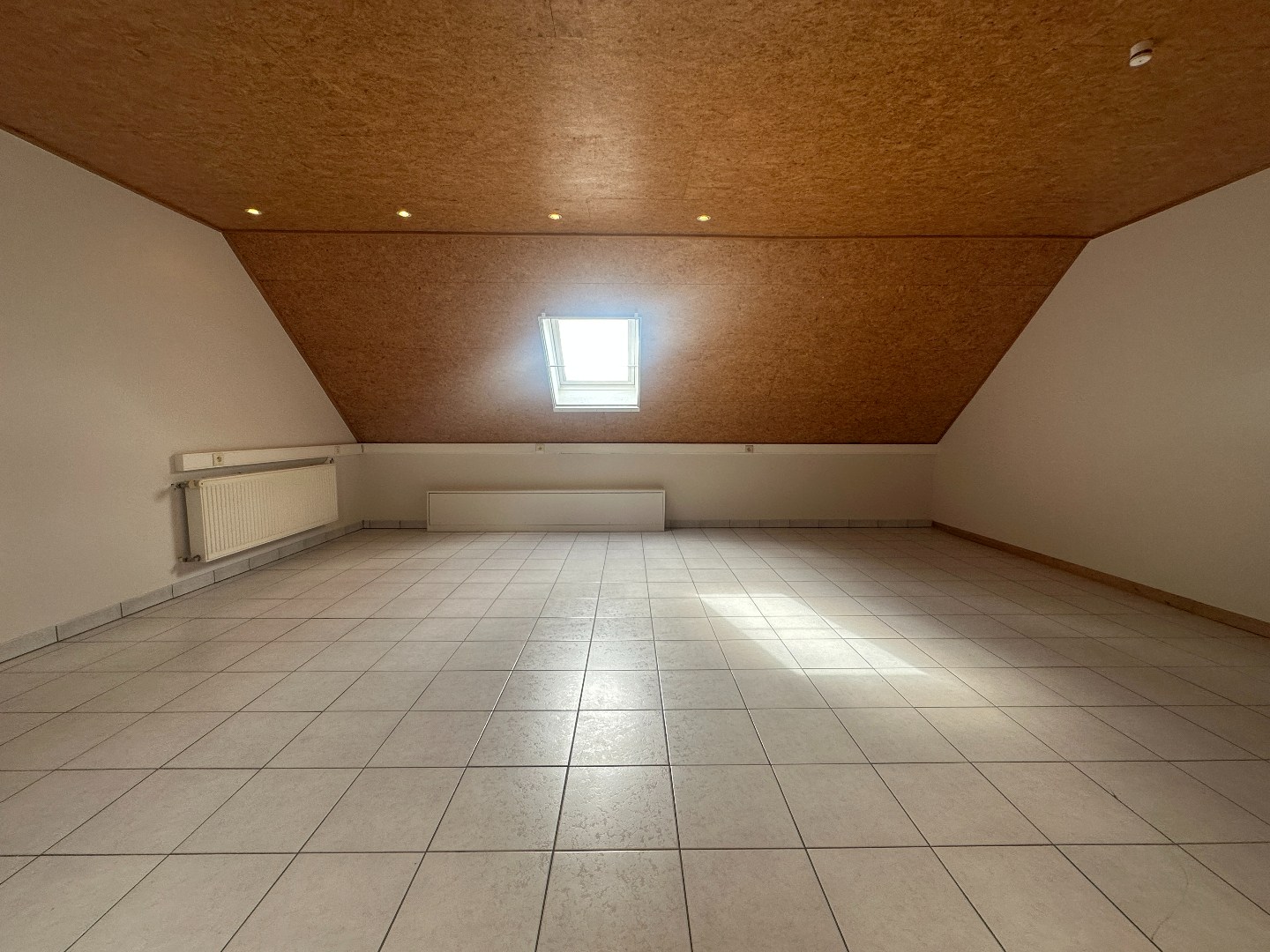 Gezellige gerenoveerde woning met 3 slpk, carport en tuintje, rustige ligging te Torhout 