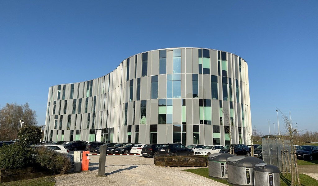 Recent kantoorgebouw te koop op topligging in Gent