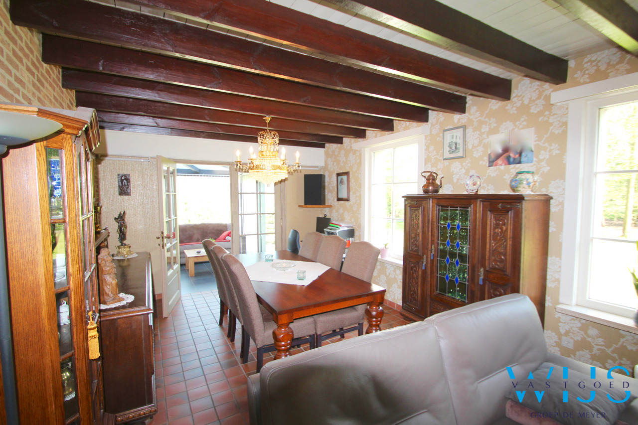 Fenomenaal gelegen Hoeve met bijgebouwen te Assenede ! 