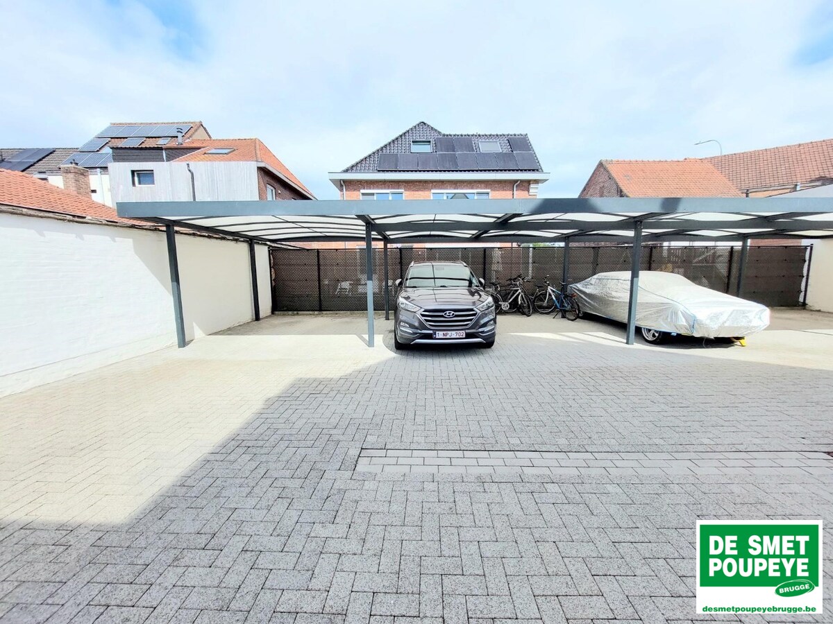 Overdekte autostaanplaats 