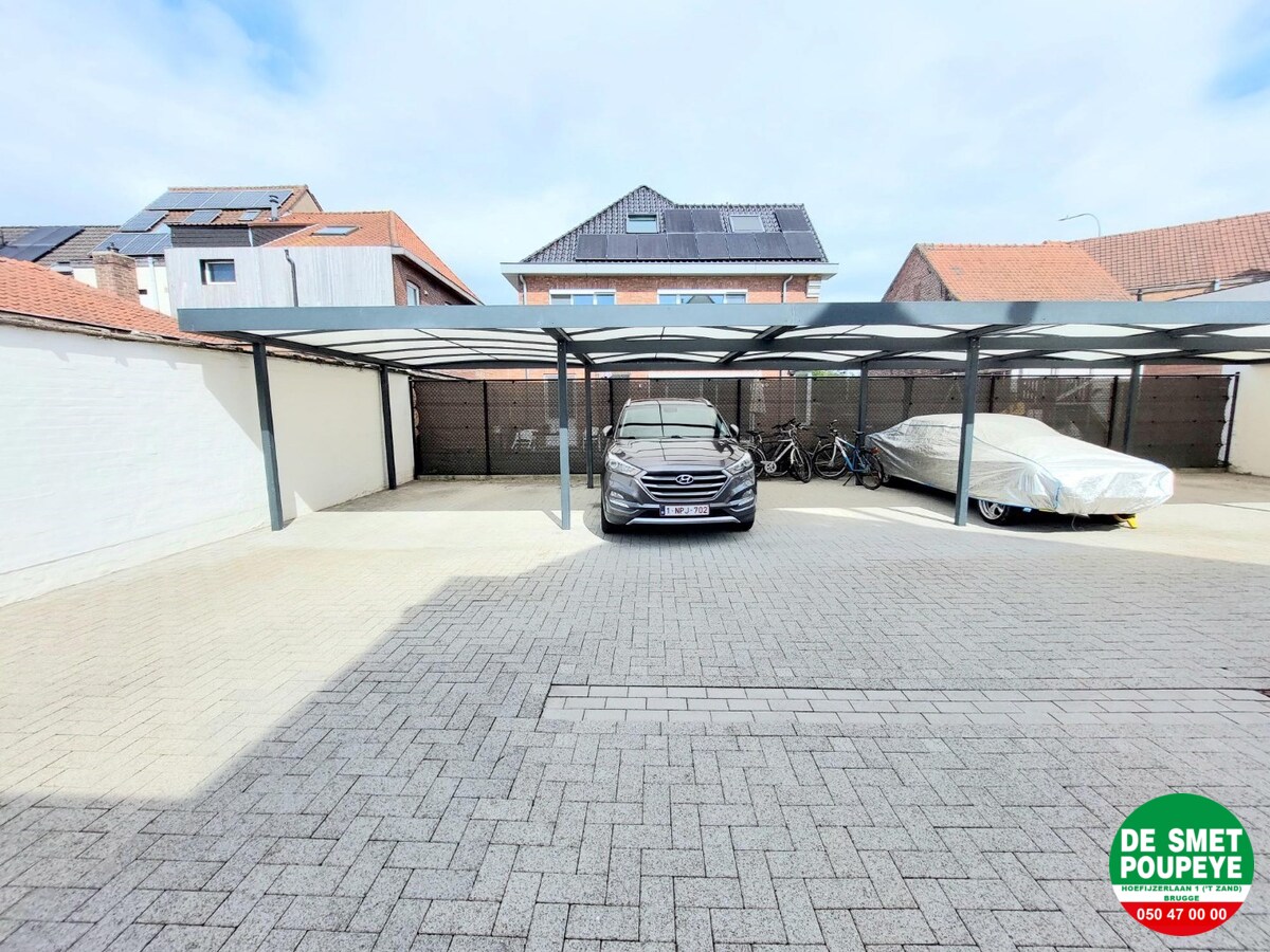 Overdekte autostaanplaats 