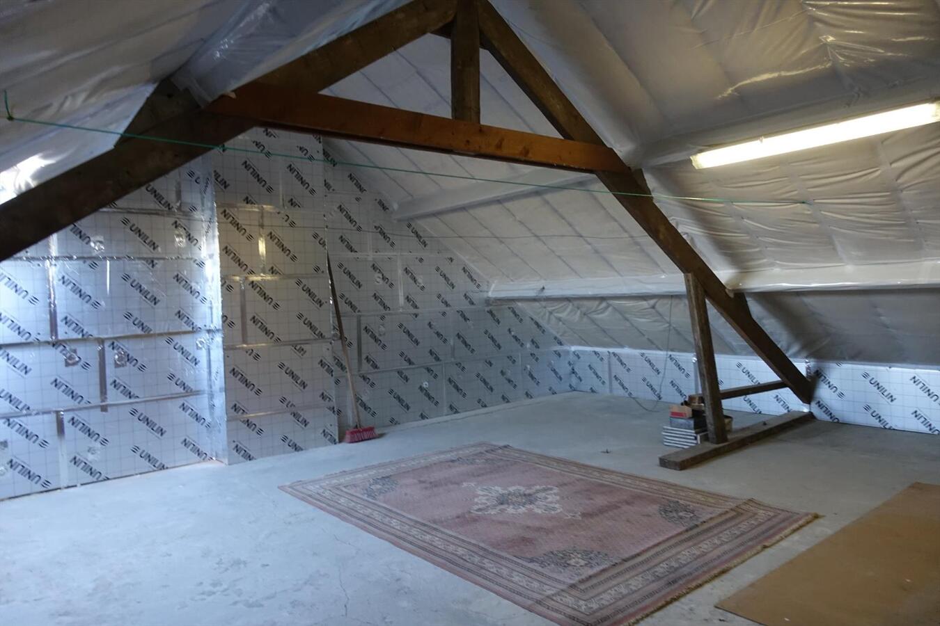 Degelijke rijwoning met garage en grote tuin 