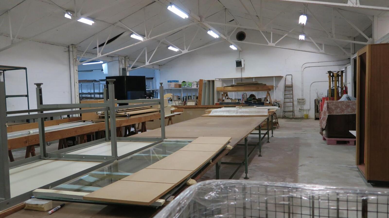 Karaktervolle woning met ruime loodsen 