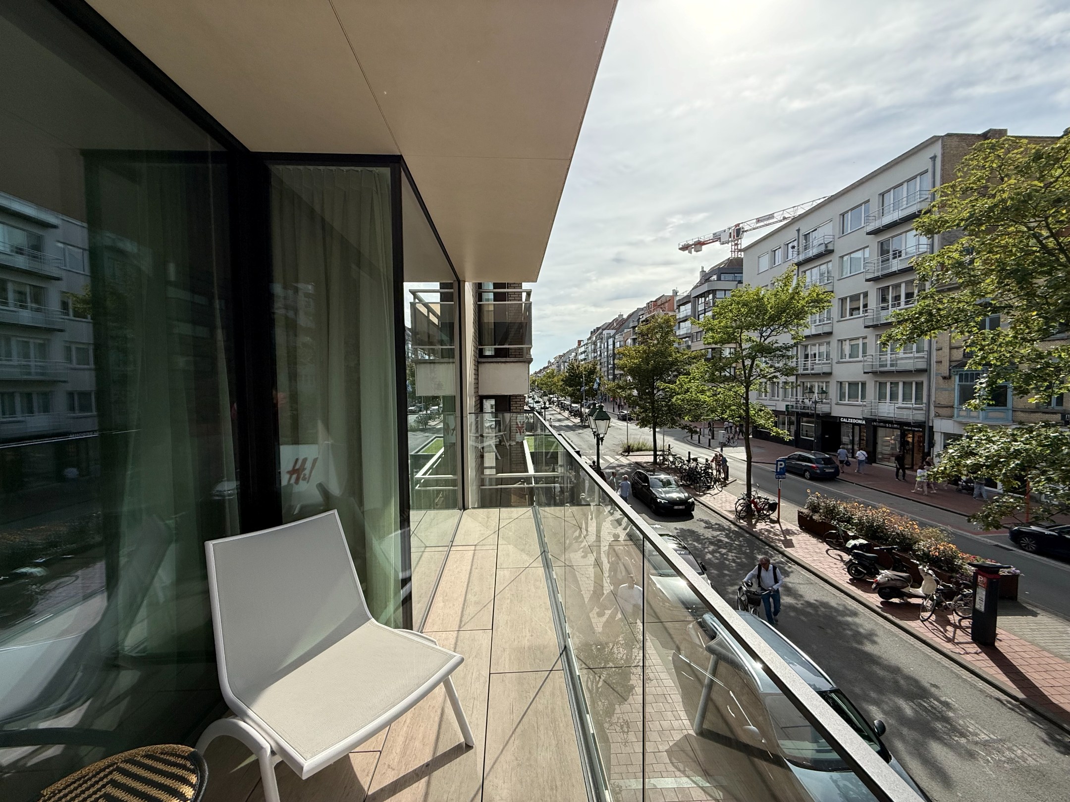 Ongemeubeld - Magnifiek woonappartement aan de zonnekant van de Lippenslaan, op wandelafstand van het strand. 