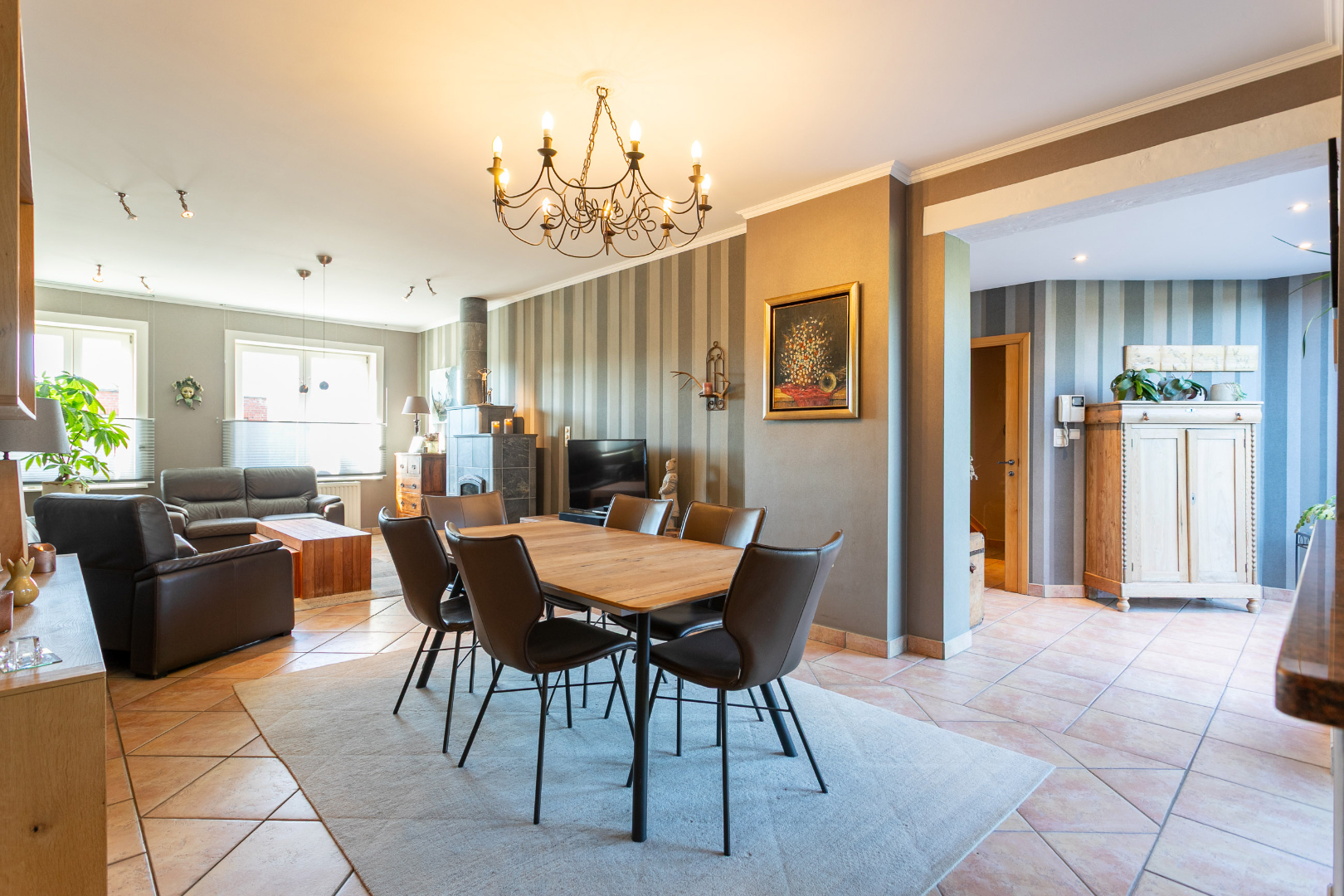 Instapklare driegevelwoning met 4 slpk te Lembeek 